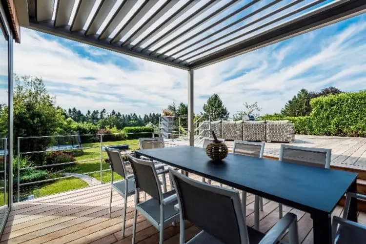 Pergola aluminium à Porto-Vecchio conçue par FM Baie