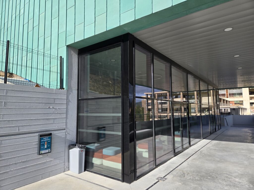 Mur rideau à Corte : architecture de prestige et performance - FM Baies