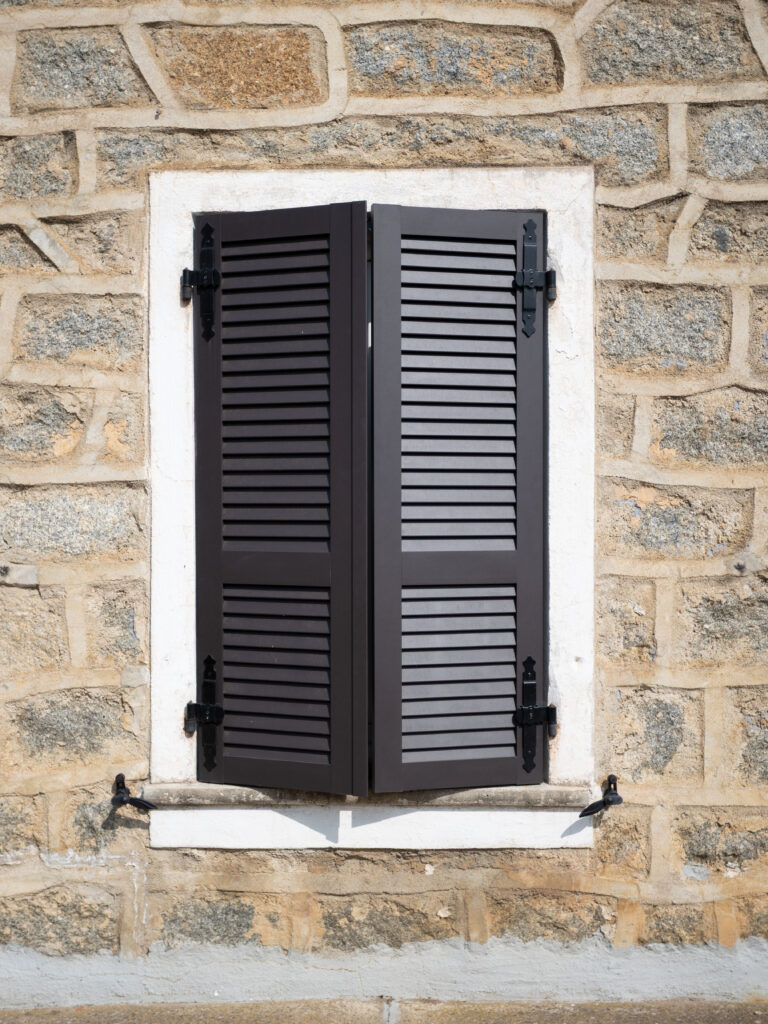 Volet Battant Aluminium à Ajaccio : L'Élégance Durable