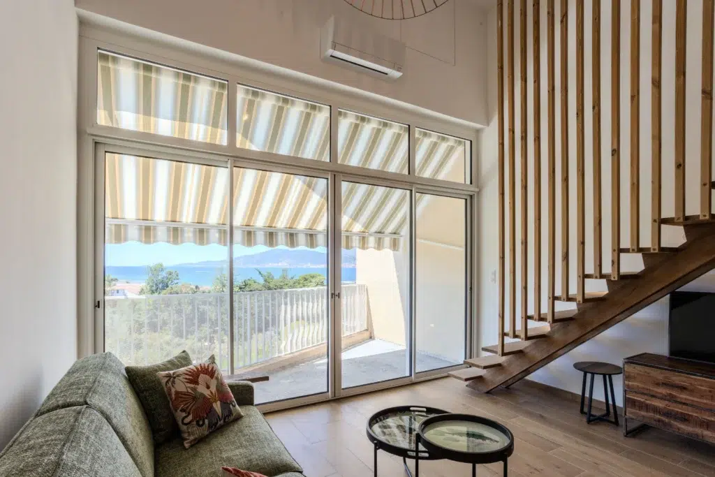 Store Extérieur à Bastia : Protégez votre Terrasse du Soleil